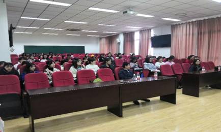 图片包含 室内, 天花板, 地板, 墙壁描述已自动生成